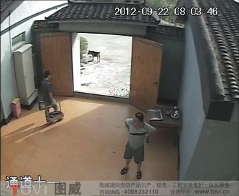 D1效果-門口白天/夜間視頻監(jiān)控效果錄像演示